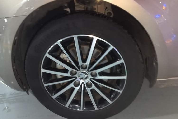 Used Skoda Octavia 2019 1.5L Automatic Smart Drive Luxury Edition China VI Standard Left Front Wheel Hub