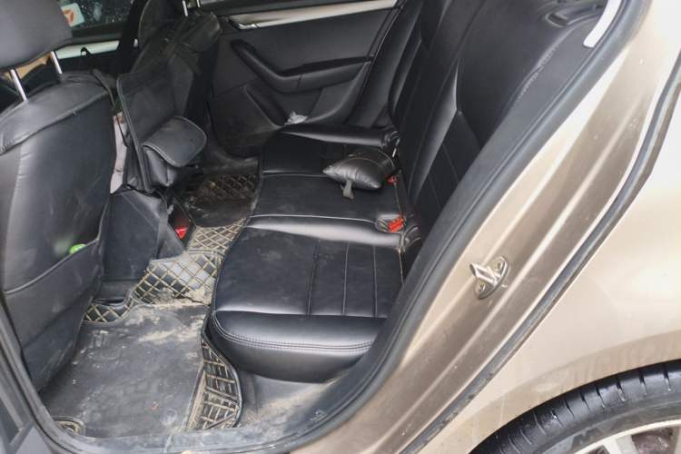 Used Skoda Octavia 2019 1.5L Manual SmartDrive Comfort Edition China VI Standard Left Rear Seat