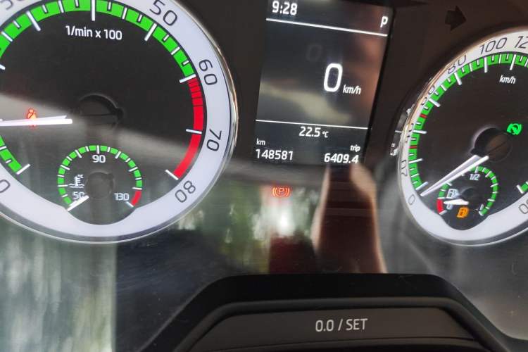 Used Skoda Octavia 2019 1.5L Automatic Smart Drive Luxury Edition China VI Standard Odometer Close Up