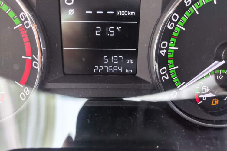 Used Skoda Octavia 2019 1.5L Automatic SmartDrive Comfort Edition China VI Standard Odometer Close Up