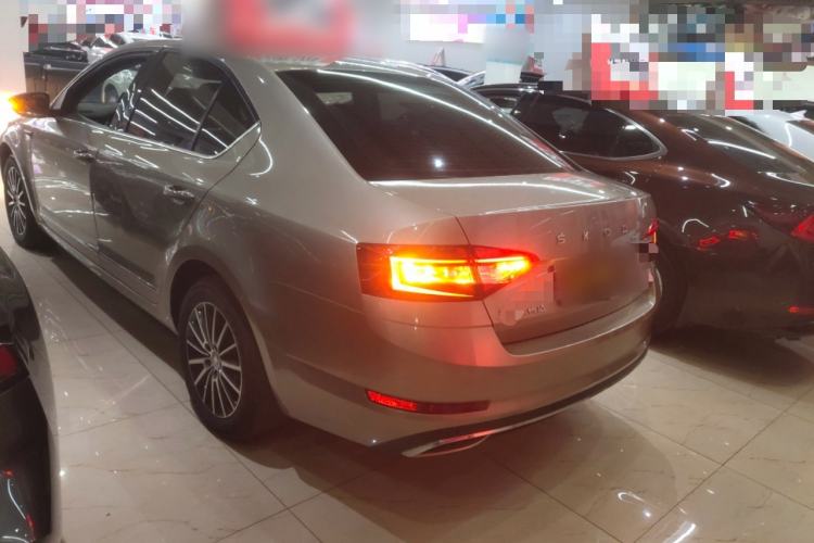 Used Skoda Octavia 2019 1.5L Automatic Smart Drive Luxury Edition China VI Standard Rear