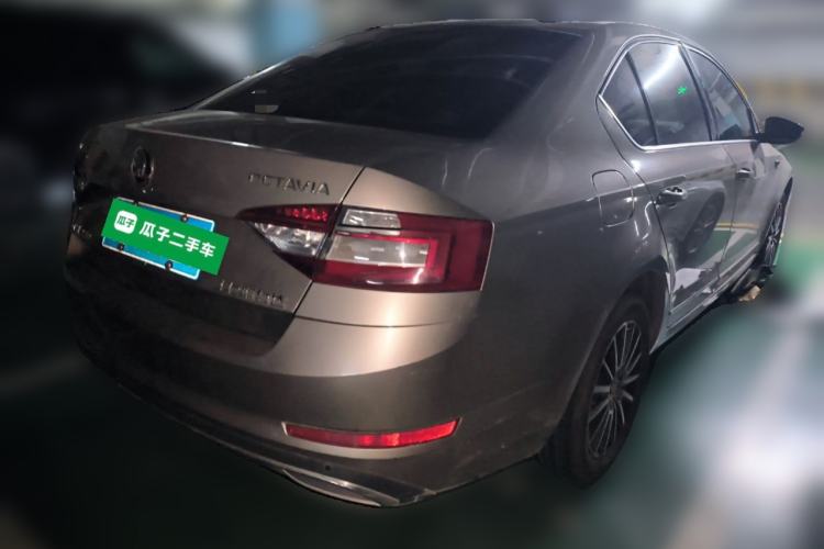 Used Skoda Octavia 2019 TSI230 DSG Luxury Edition Rear Right 45 Deg