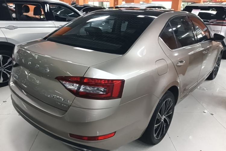 Used Skoda Octavia 2019 TSI280 DSG SmartDrive Luxury Edition China VI Rear Right 45 Deg