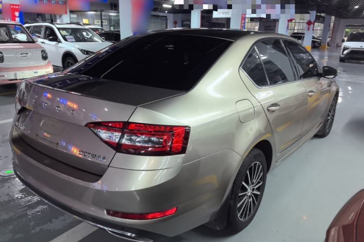 Used Skoda Octavia 2019 1.5L Automatic Smart Drive Luxury Edition China VI Standard Rear Right 45 Deg