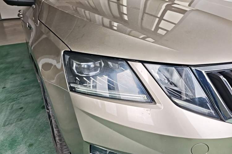 Used Skoda Octavia 2019 TSI280 DSG SmartDrive Luxury Edition China VI Right Front Headlight