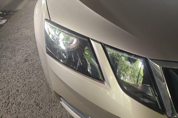 Used Skoda Octavia 2019 1.5L Automatic SmartDrive Comfort Edition China V Standard Right Front Headlight