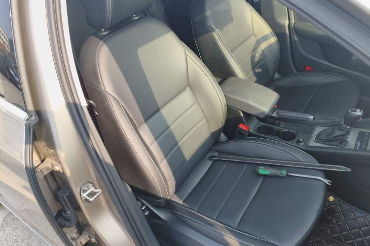 Used Skoda Octavia 2019 TSI280 DSG SmartDrive Luxury Edition China VI Right Front Seat