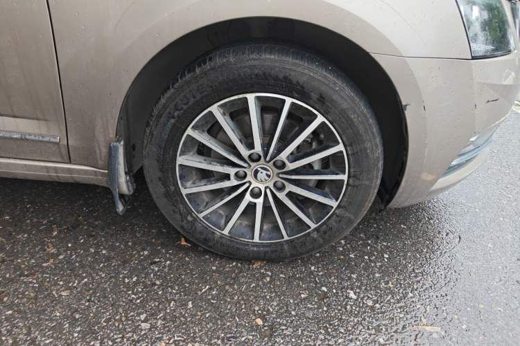 Used Skoda Octavia 2019 1.5L Automatic Smart Drive Luxury Edition China VI Standard Right Front Wheel Hub