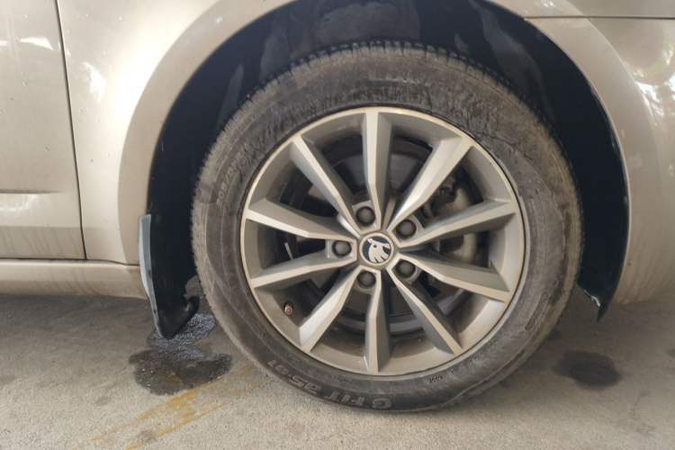 Used Skoda Octavia 2019 1.5L Manual SmartDrive Comfort Edition China VI Standard Right Front Wheel Hub