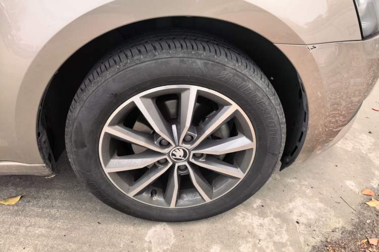 Used Skoda Octavia 2019 1.5L Automatic SmartDrive Comfort Edition China VI Standard Right Front Wheel Hub