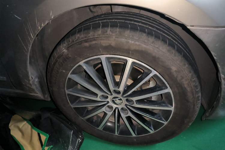 Used Skoda Octavia 2019 TSI230 DSG Luxury Edition Right Front Wheel Hub