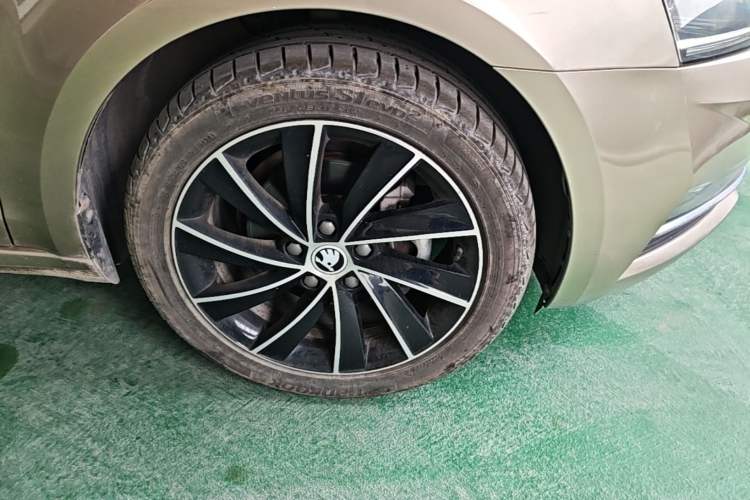 Used Skoda Octavia 2019 TSI280 DSG SmartDrive Luxury Edition China VI Right Front Wheel Hub