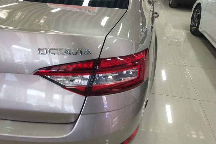 Used Skoda Octavia 2019 TSI230 DSG Comfort Edition Right Rear Taillight
