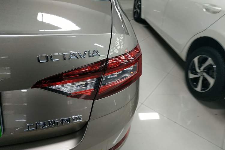 Used Skoda Octavia 2019 1.5L Automatic Comfort Edition Right Rear Taillight