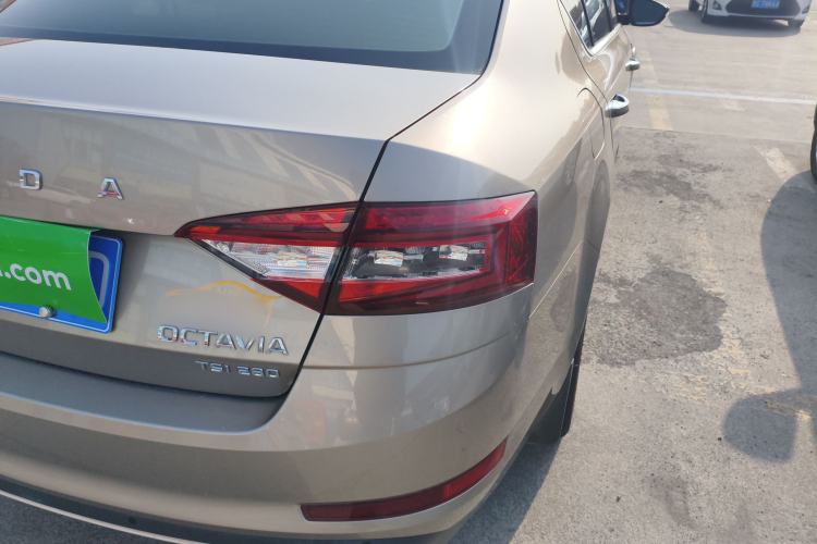 Used Skoda Octavia 2019 TSI280 DSG SmartDrive Luxury Edition China VI Right Rear Taillight