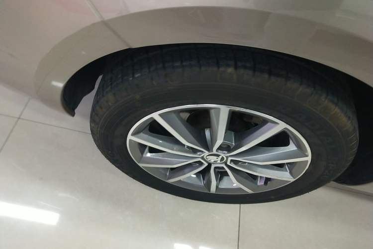 Used Skoda Octavia 2019 TSI230 DSG Comfort Edition Right Rear Wheel Hub