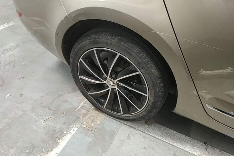 Used Skoda Octavia 2019 TSI280 DSG Smart Drive Flagship Edition China VI Right Rear Wheel Hub