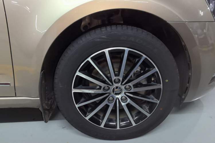 Used Skoda Octavia 2019 1.5L Automatic Smart Drive Luxury Edition China VI Standard Right Rear Wheel Hub