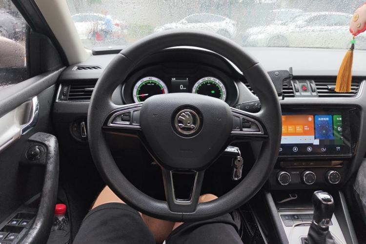 Used Skoda Octavia 2019 1.5L Automatic Smart Drive Luxury Edition China VI Standard Steering Wheel