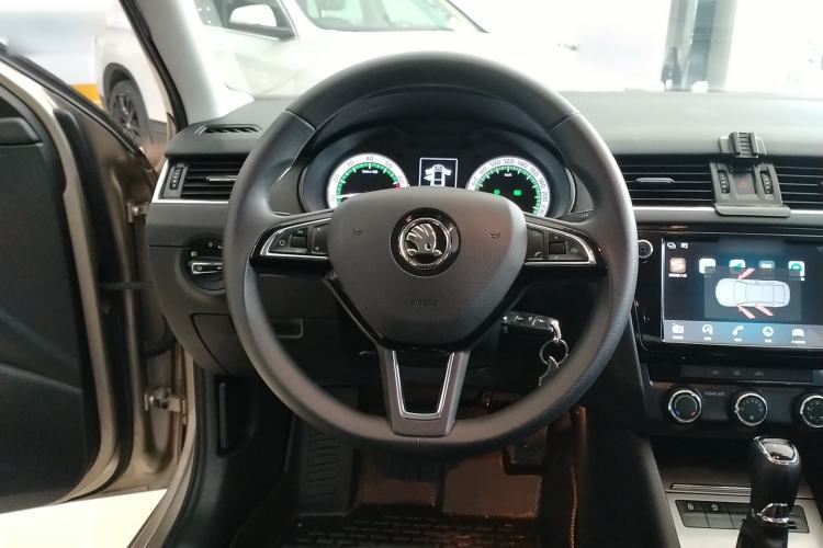 Used Skoda Octavia 2019 1.5L Automatic Luxury Edition Steering Wheel