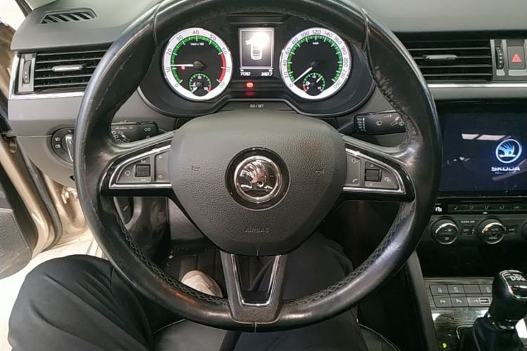 Used Skoda Octavia 2019 TSI280 DSG Smart Drive Flagship Edition China VI Steering Wheel