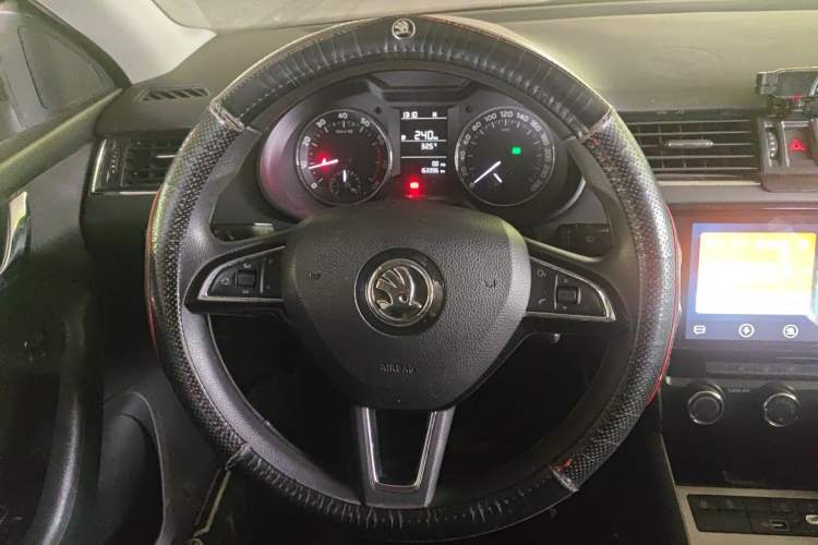 Used Skoda Octavia 2019 1.5L Automatic SmartDrive Comfort Edition China V Standard Steering Wheel