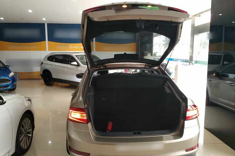 Used Skoda Octavia 2019 1.5L Automatic Luxury Edition Trunk
