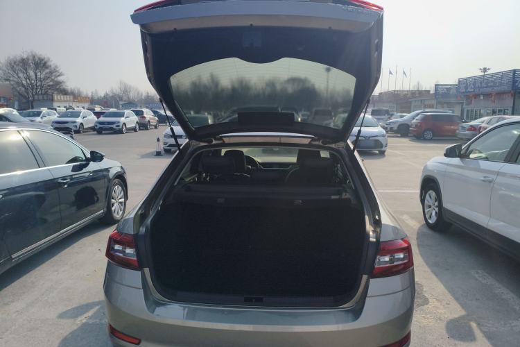 Used Skoda Octavia 2019 TSI280 DSG SmartDrive Luxury Edition China VI Trunk
