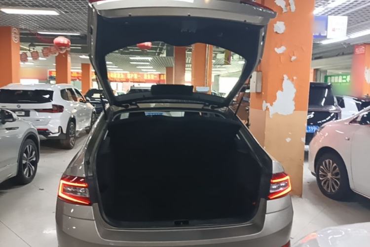 Used Skoda Octavia 2019 TSI280 DSG SmartDrive Luxury Edition China VI Trunk