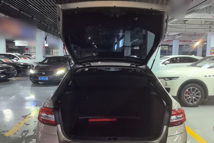 Used Skoda Octavia 2019 1.5L Automatic Smart Drive Luxury Edition China VI Standard Trunk