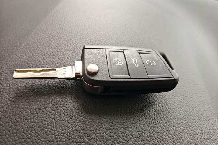 Used Skoda Octavia 2019 TSI280 DSG SmartDrive Luxury Edition China VI Vehicle Key