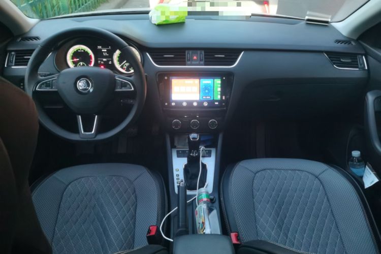 Used Skoda Octavia 2019 TSI280 DSG SmartDrive Luxury Edition China VI Center Console