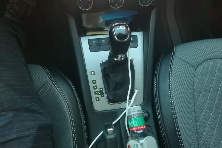Used Skoda Octavia 2019 TSI280 DSG SmartDrive Luxury Edition China VI Gear Lever