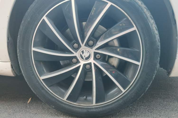 Used Skoda Octavia 2019 TSI280 DSG SmartDrive Luxury Edition China VI Right Front Wheel Hub