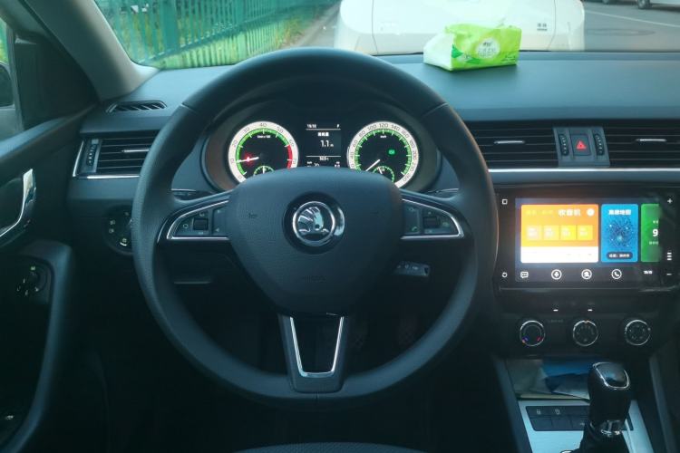 Used Skoda Octavia 2019 TSI280 DSG SmartDrive Luxury Edition China VI Steering Wheel