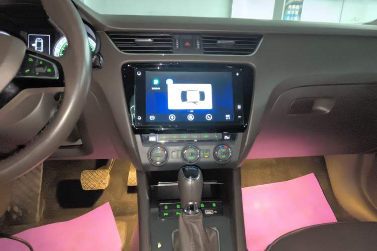 Used Skoda Octavia 2019 TSI280 DSG Flagship Wagon China VI Standard Audio And AC Panel