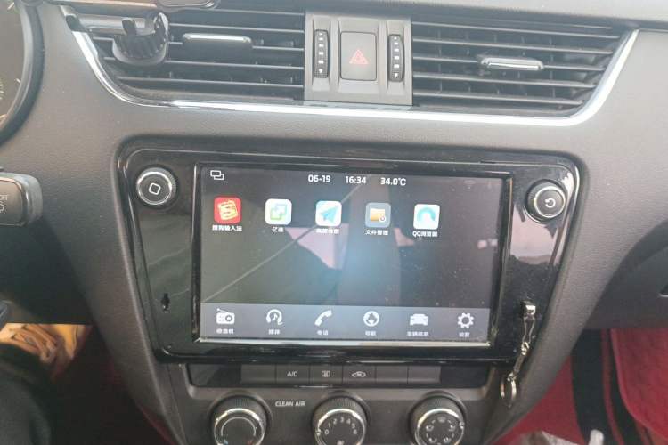 Used Skoda Octavia 2019 TSI230 DSG Comfort Edition Audio And AC Panel