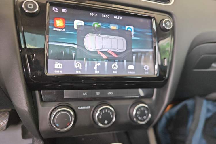 Used Skoda Octavia 2019 TSI230 DSG Luxury Edition Audio And AC Panel