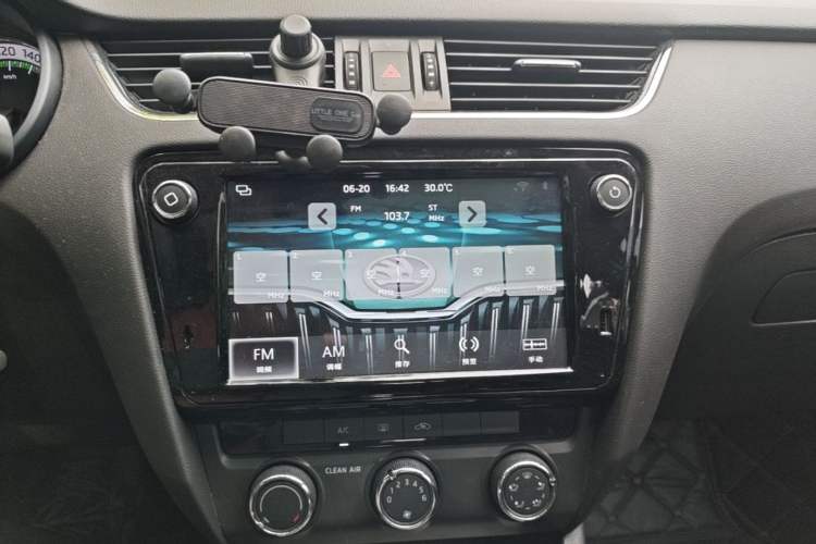 Used Skoda Octavia 2019 TSI280 DSG Luxury Edition Audio And AC Panel