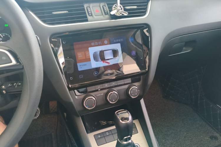 Used Skoda Octavia 2019 1.5L Automatic Smart Drive Luxury Edition China VI Standard Audio And AC Panel