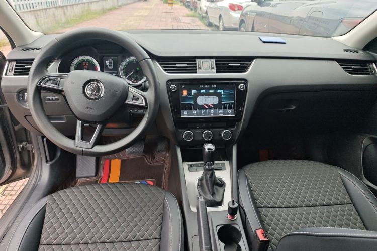 Used Skoda Octavia 2019 TSI230 DSG Luxury Edition Center Console