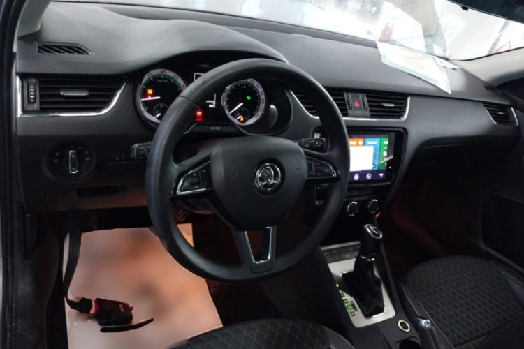 Used Skoda Octavia 2019 TSI230 DSG SmartDrive Luxury Edition China VI Center Console