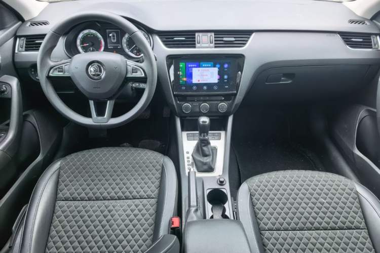 Used Skoda Octavia 2019 TSI230 DSG SmartDrive Luxury Edition China VI Center Console