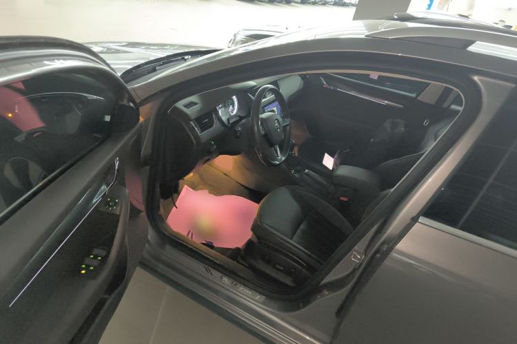 Used Skoda Octavia 2019 TSI280 DSG Flagship Wagon China VI Standard Driver Seat