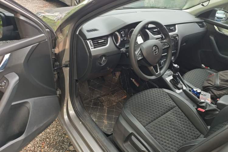 Used Skoda Octavia 2019 TSI280 DSG Luxury Edition Driver Seat