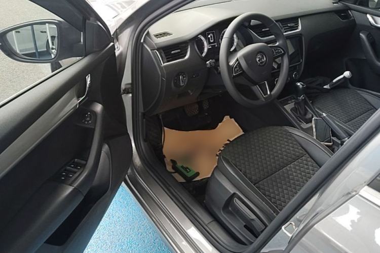 Used Skoda Octavia 2019 1.5L Automatic Smart Drive Luxury Edition China VI Standard Driver Seat