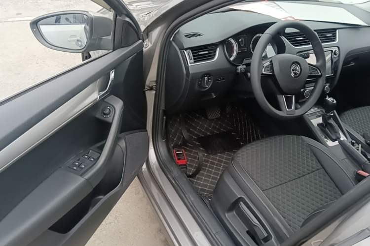 Used Skoda Octavia 2019 1.5L Automatic Luxury Edition Driver Seat