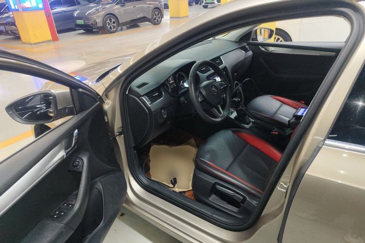 Used Skoda Octavia 2019 TSI230 DSG SmartDrive Luxury Edition China VI Driver Seat