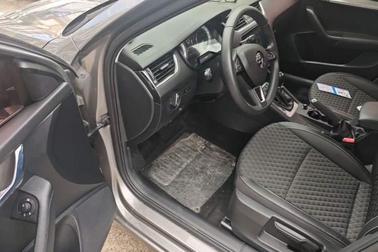 Used Skoda Octavia 2019 1.5L Automatic Smart Drive Luxury Edition China V Standard Driver Seat
