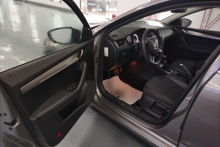 Used Skoda Octavia 2019 TSI230 DSG SmartDrive Luxury Edition China VI Driver Seat